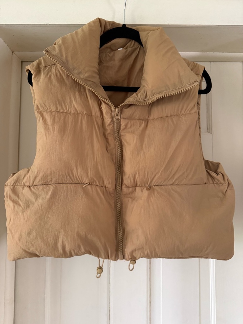 Cropped Quilted Puffer Vest in Camel